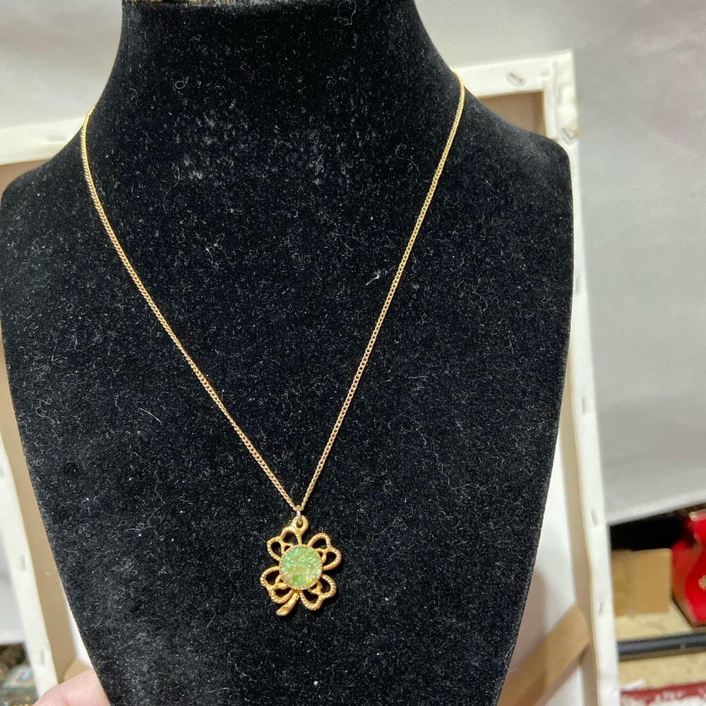 Vintage Gold Tone 4-Leaf Clover Pendant Necklace